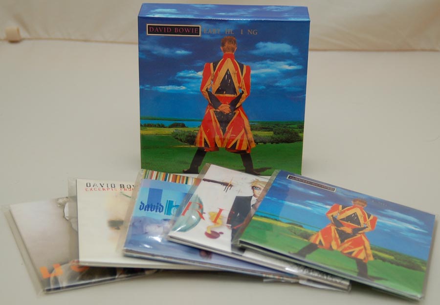 Box contents, Bowie, David - Earthling Box