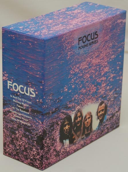 Front Lateral View, Focus - Moving Waves Box