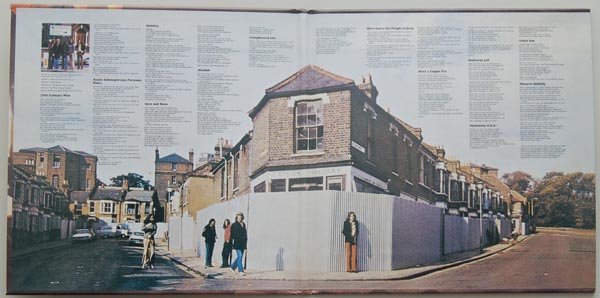 Gatefold open, Kinks (The) - Muswell Hillbillies